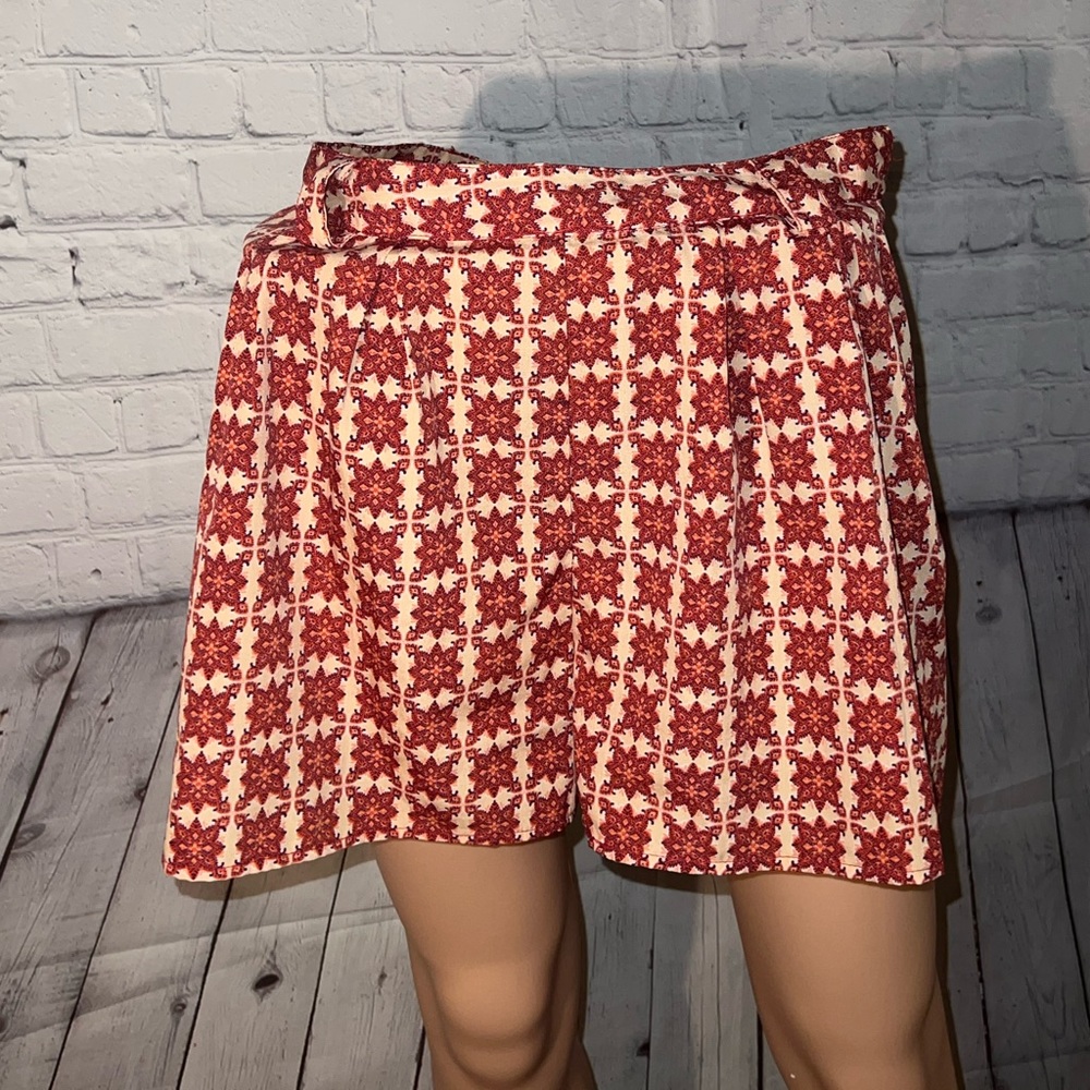 Shrinking Violet Red & Orange High waist shorts size M